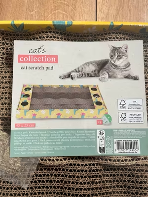 Luxury Cardboard Cat Scratcher Sofa Bed, Couch Shaped Scratching Board, Cat Scratch Lounge with Catnip, Large Brown